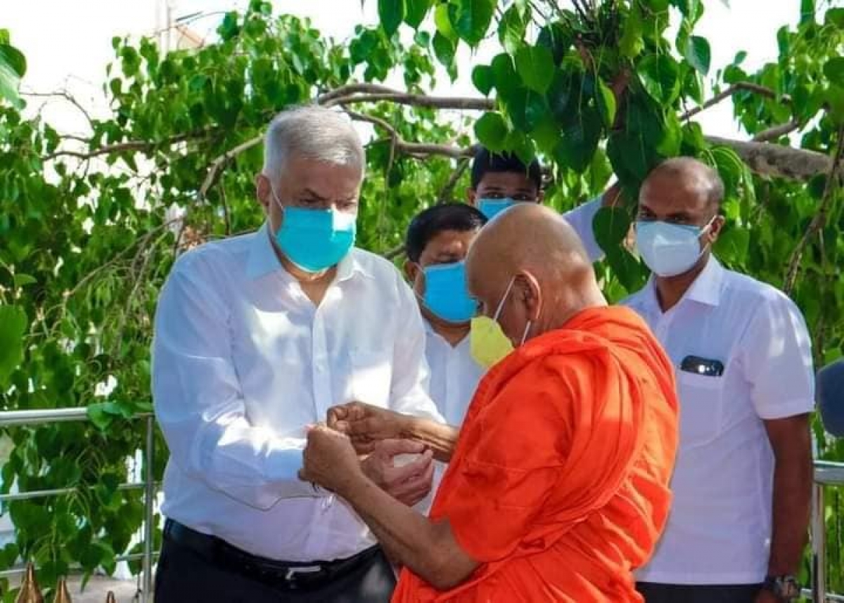 Former Prime Minister Visits Mahinda&#039;s Bastion &quot;Abhayaramaya&quot; Upon Taking Oaths As Parliamentarian