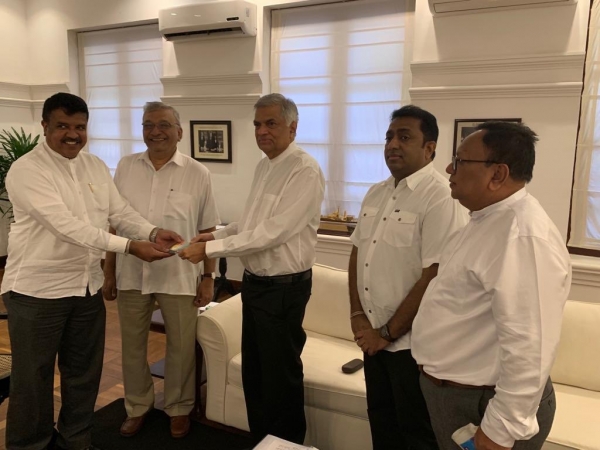 Janaka Tennakoon&#039;s Nephew Thilina Bandara Tennakoon Meets Ranil Wickremesinghe And Obtains UNP Membership