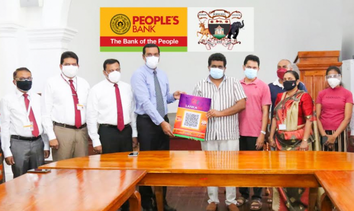 People&#039;s Bank joins hands with the Kandy Municipal Council to launch water bill payment facility using LANKAQR