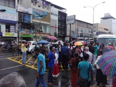 Public Block Several Bus Routes In Battaramulla Reacting To Trade Union Action By Department Of Immigration And Emigration Officials