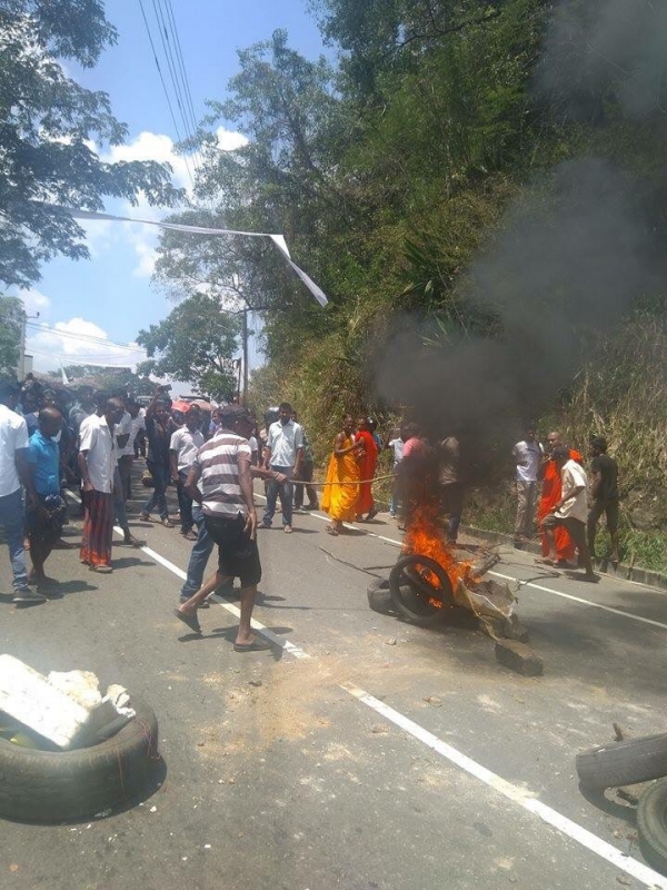 Police Curfew Imposed In Kandy: Police Use Teargas To Disperse Protesters In Digana And Teldeniya