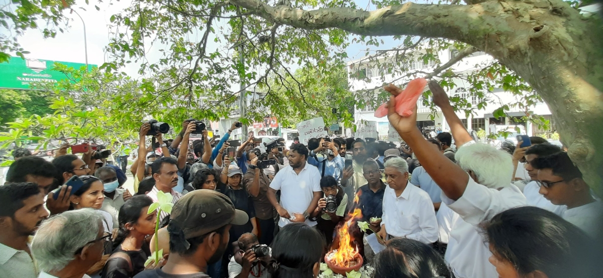 Disruption Erupts at Mullivaikkal Commemoration in Borella: Riot Police Called In