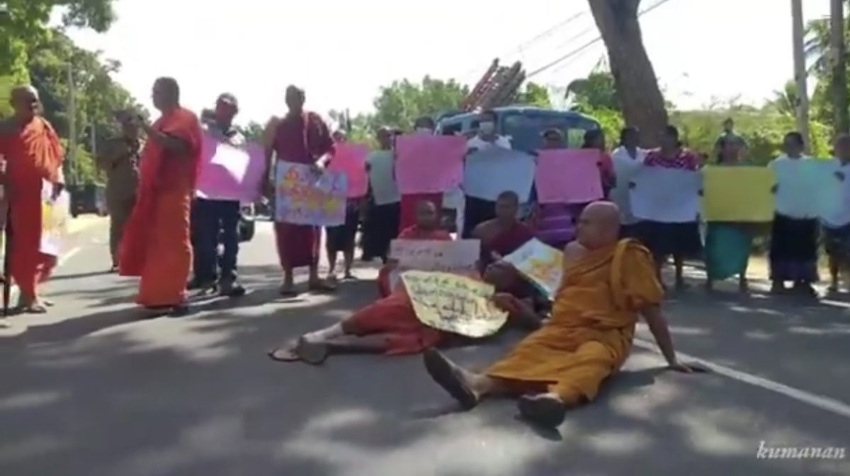 Buddhist Monks Protest Governor&#039;s Order to Halt New Temple Construction in Tamil-Dominated Village in Trincomalee