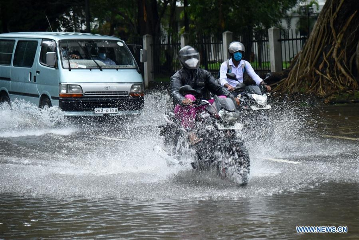 Heavy Rainfall Paralyzes Colombo Blocking Several Roads; More Showers Expected Across Sri Lanka