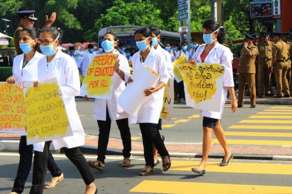 Speaker Signs Special Bill Absorbing SAITM Students Into Kotelawala Defence University