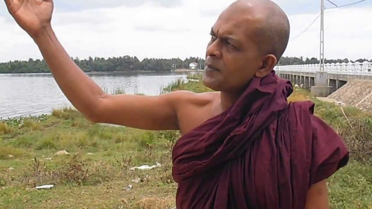 Ampitiye Sumanarathana Thera faces an assassination attempt