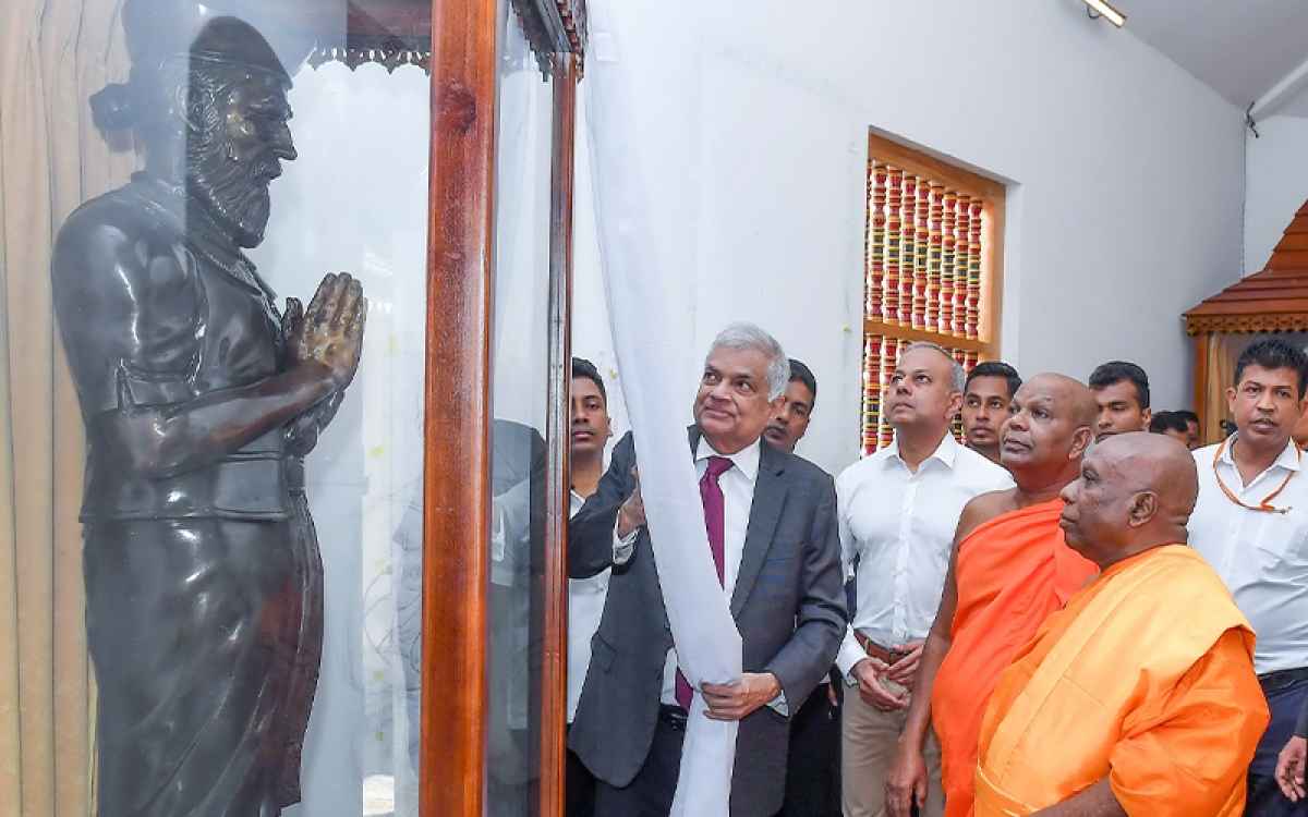 President Presides Over Opening of Restored Keerthi Sri Rajasinghe Statue at Valukaramaya, Kollupitiya