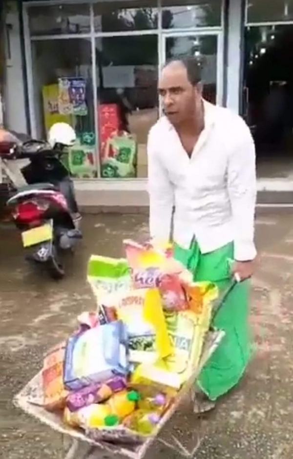 Police Arrest 40-year Person Who Pushed Wheelbarrow From Supermarket Without Mask