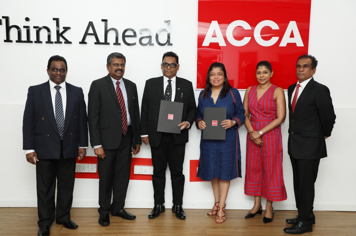 The ACCA Sri Lanka team with Mr. Shanil Fernando and the ICC team, at the MOU signing.