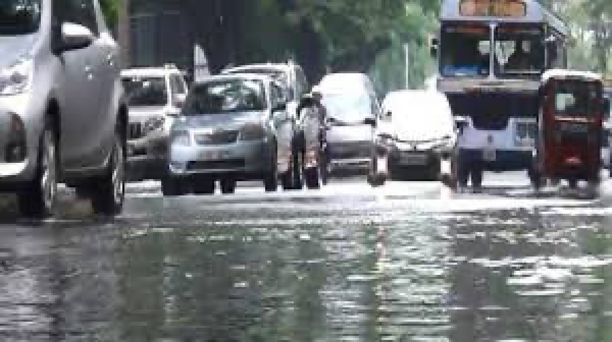 Heavy Rains Plague Sri Lanka: Armour Street, Thunmulla Junction, and High-Level Road Submerged, Badulla-Welimada Road Blocked Due to Embankment Collapse