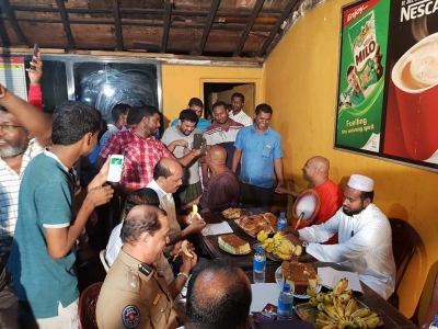 Over 200 Sinhalese Repair Madeena Hotel In Anamaduwa: Hotel Resumes Business 18 Hours After Arson Attack