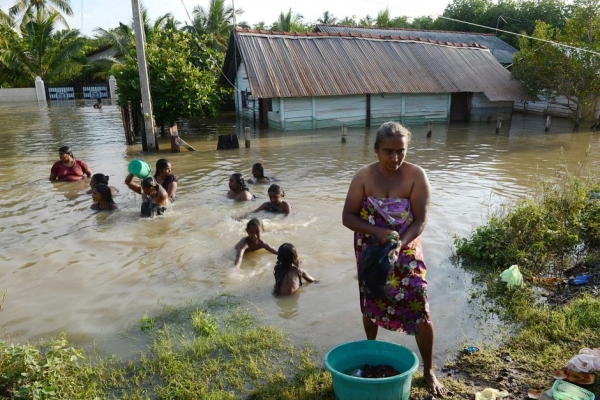 Flood Victims Launch Protest Demanding Relief: Low Level Road Blocked At Kotikawatte Junction