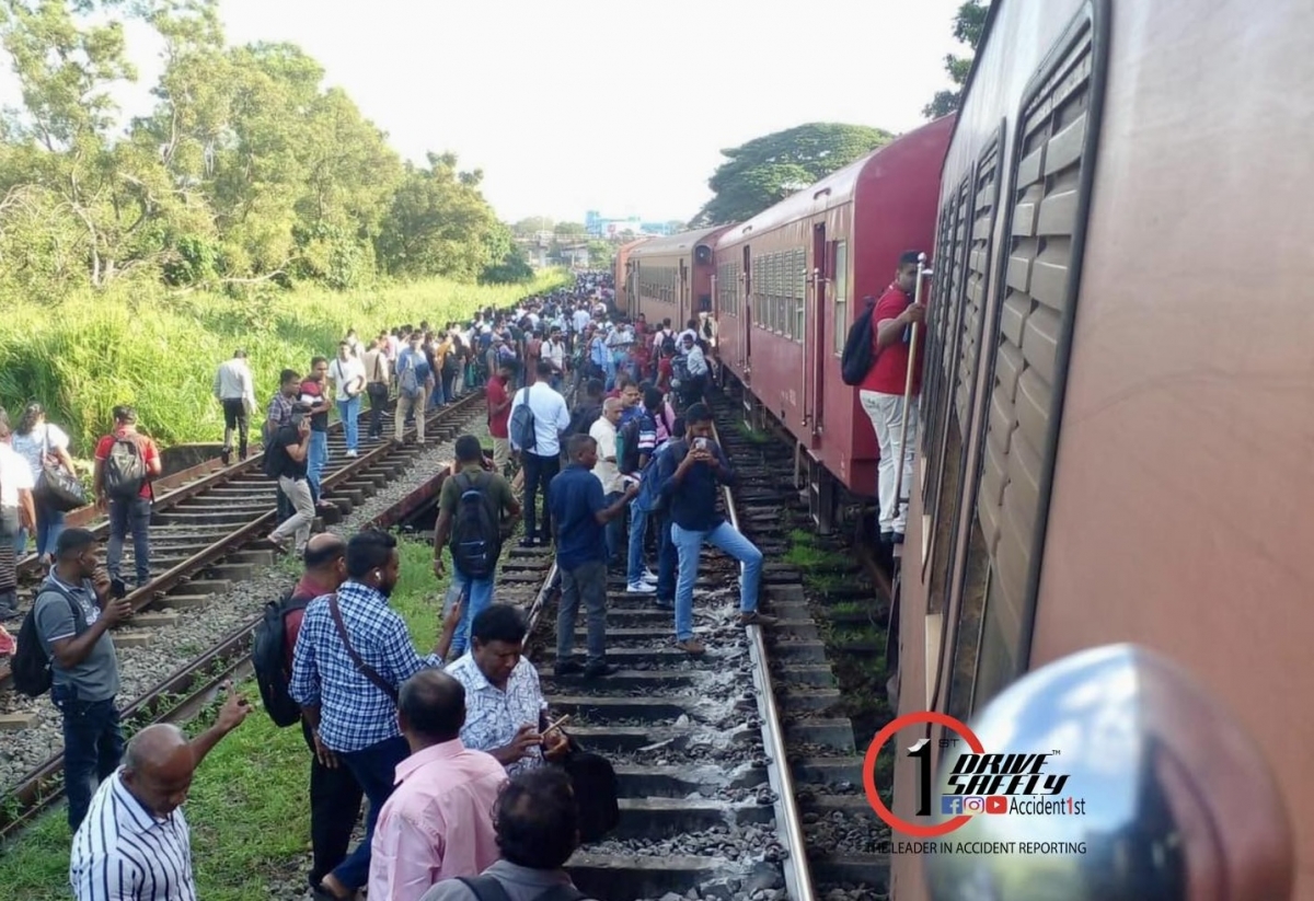 Train Derails Near Ragama Station