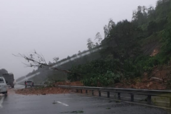 Colombo bound lane between Imaduwa and Pinnaduwa closed