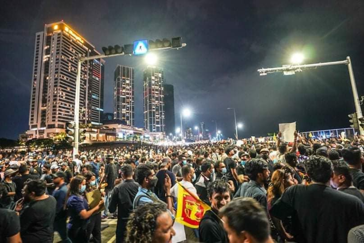 Massive Protest Outside President&#039;s Secretariat: Thousands Gather Demanding President&#039;s Removal