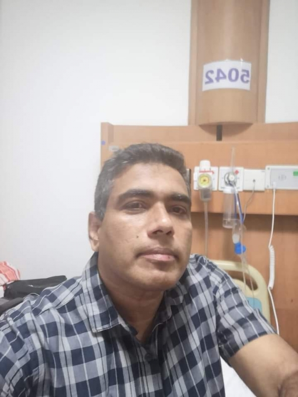 DIG Ajith Rohana Releases &quot;Hospital Selfie&quot; To Assure The Public That He Is In Stable Condition