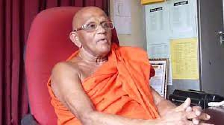 Colombo University Students Refuse To Accept Degree Certificates From Chancellor Ananda Thera At Convocation