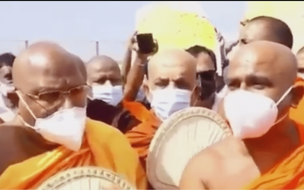 [VIDEO] &quot;Even Ali Sabry Did Not Vote For Gotabhaya&quot;: Buddhist Monks Protest Outside Presidential Secretariat Against Burials