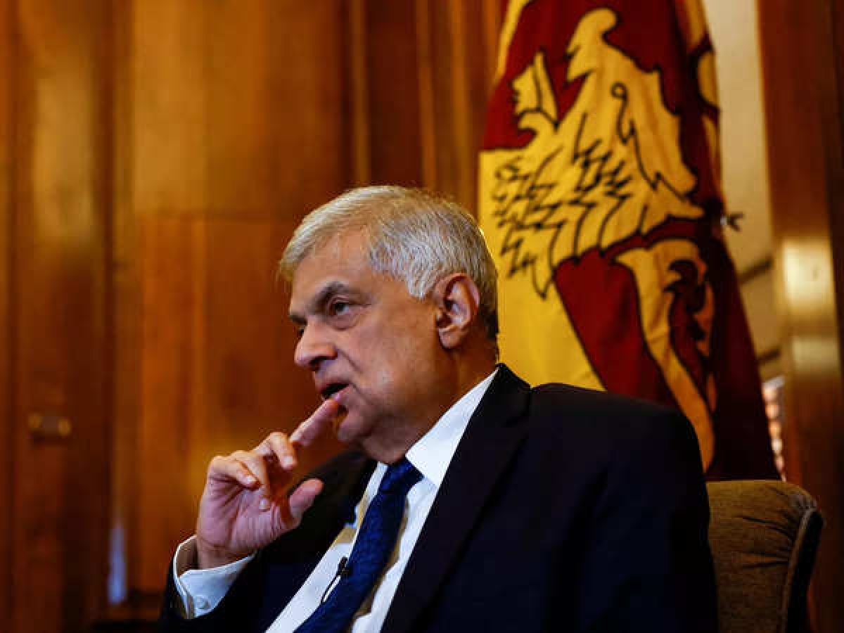 Ranil warns Ministers against absenteeism in parliament on certain days