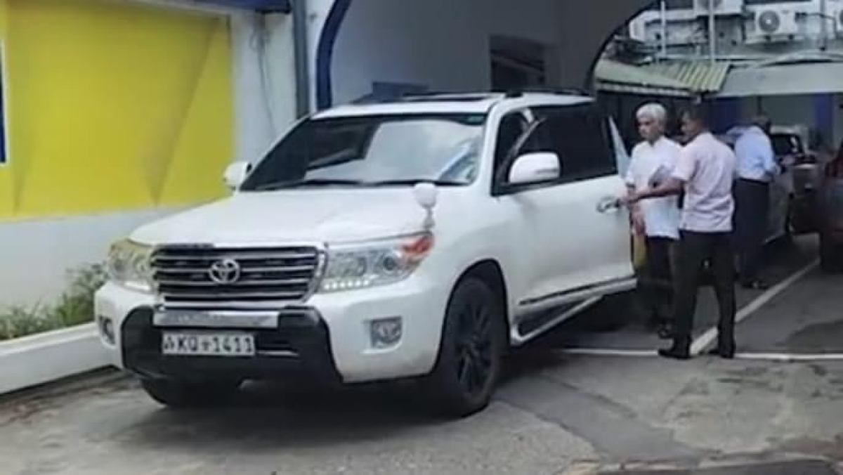 Arjuna Ranatunga Leaves SLC Premises Following Court of Appeal Suspension of Interim Committee Appointment