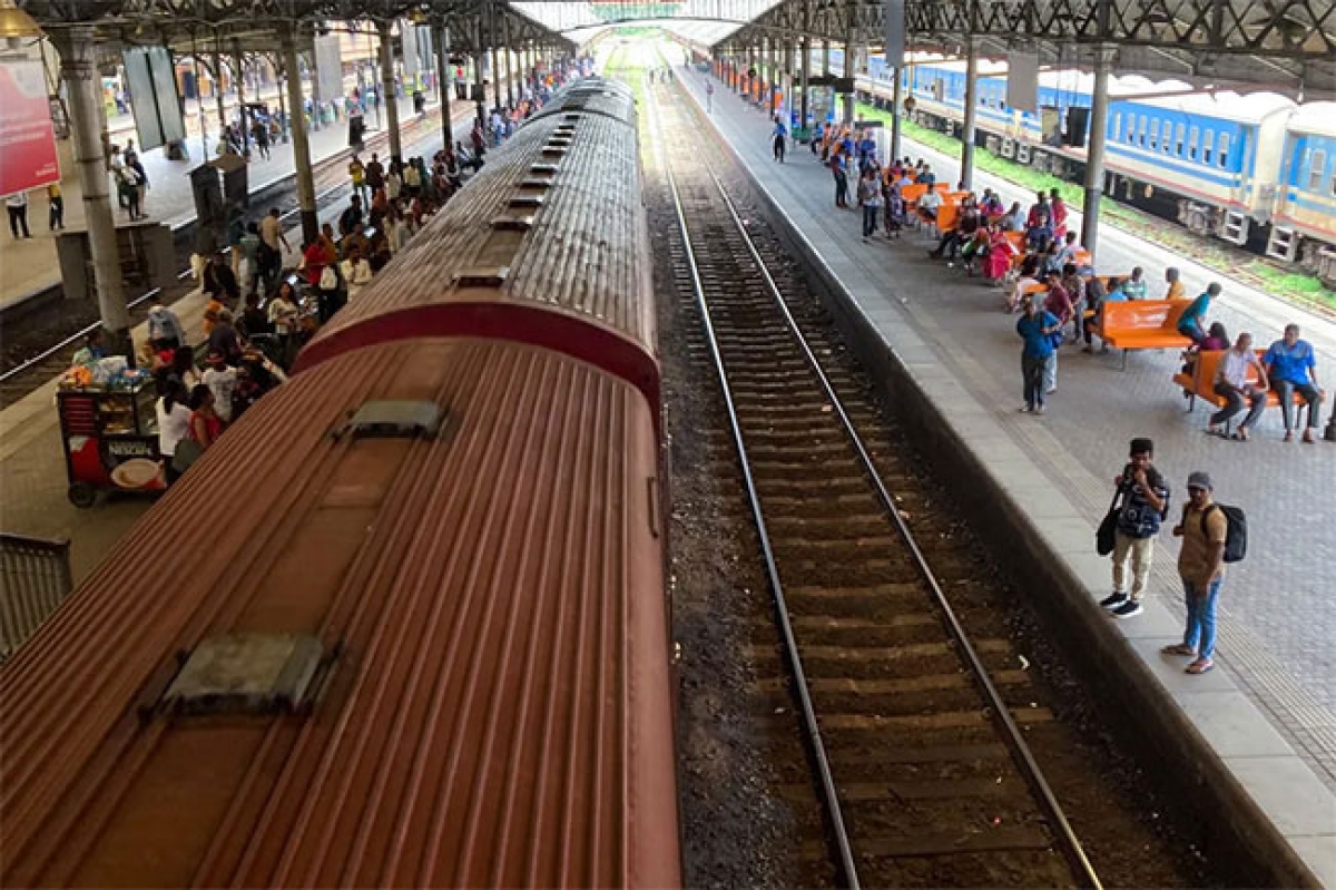 Trains Delayed Due to Derailment in Colombo