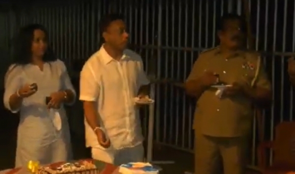 [VIDEO] Kurunegala Mayor Cuts Cake And Celebrates His Birthday At Police Station Despite Ban On All Public And Private Gatherings