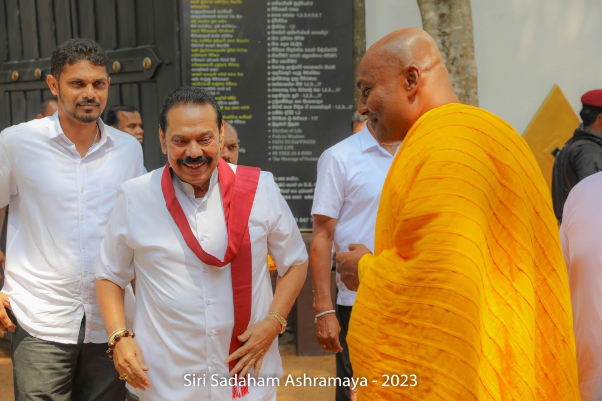 Mahinda Rajapaksa visits Samanthabadra Thera at Siri Sadaham Ashramaya